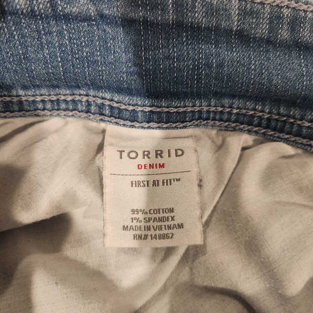 Torrid Womens Light Wash Denim Wide Leg Jeans Size 30R Minimalist Casual Basic - Picture 8 of 14